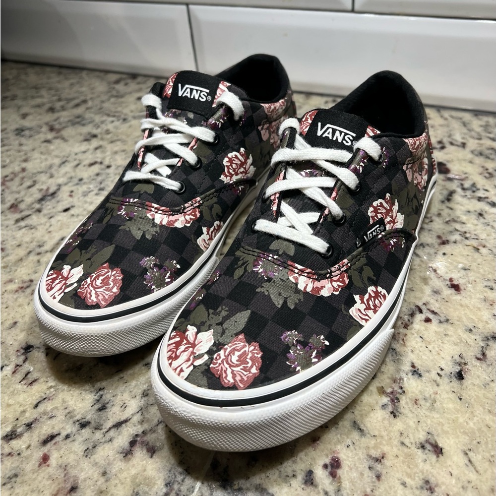 Vans Checkerboard Black With Pink Roses US missy Size 4